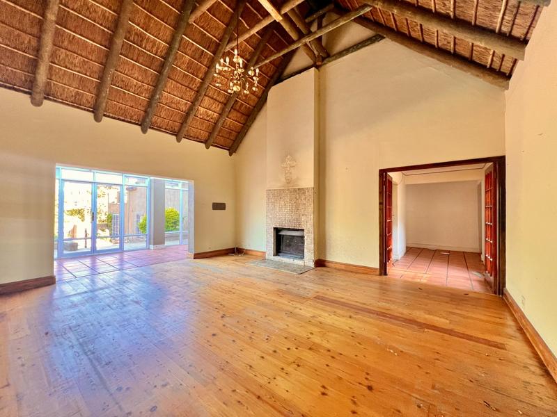8 Bedroom Property for Sale in Hout Bay Western Cape